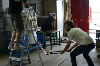 Man ladder working shop another - a ladder free wallpaper