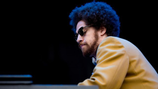 Bearded man sunglasses laptop black - funk art free wallpaper