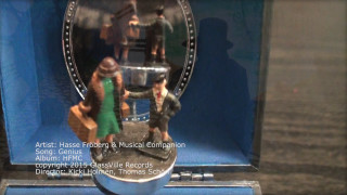 Toy figurine mirror blue background - artist free wallpaper