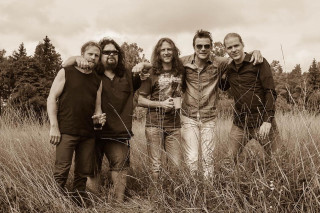 Men field grass trees cloudy - bela čikoš sesija free wallpaper