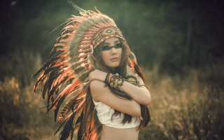 Woman headdress feathers posing picture - americo makk free wallpaper for desktop
