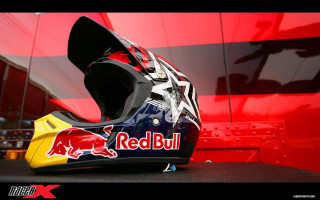 Helmet redbull table red wall - a red wall free wallpaper