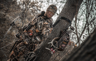 Man camouflage bow bowcase forest - clark voorhees free wallpaper