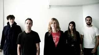 Group people standing room white 3 - a white wall free wallpaper for desktop