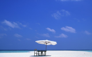 White umbrella beach chair blue - a white sand beach free wallpaper