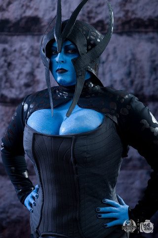 Woman cosplay knife blue face - a blue face free wallpaper for mobile