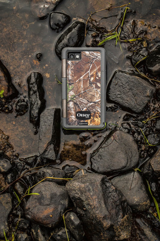 Cellphone rocky beach water grass - free sci-fi wallpaper for mobile
