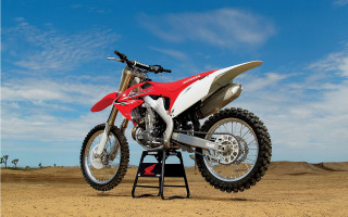 Red white dirt bike desert - product photo free wallpaper