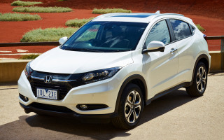 White honda hrv road fence - a green bush free wallpaper