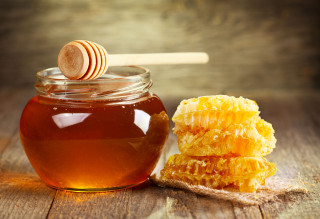 Honey jar wooden spoon honeycomb - fructose free wallpaper for desktop