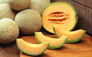 Melon cut half on board - a cutting board next free wallpaper