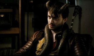 Man snake head chair microphone - a snake free wallpaper