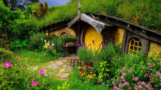Hobbit house garden table chairs 3 - esao free wallpaper