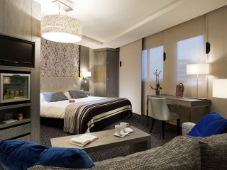 Hotel room bed desk tv - desk free wallpaper