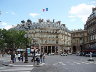 Group people street corner city - architecture free wallpaper