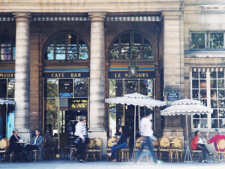 Outdoor dining people umbrellas walking - a group of people sitting free wallpaper