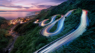 Winding road ocean city dusk - a sunset in the background free wallpaper for desktop