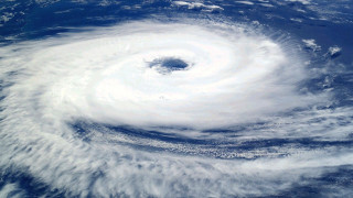 Hurricane satellite image ocean white - a white circle in the center of the image free wallpaper