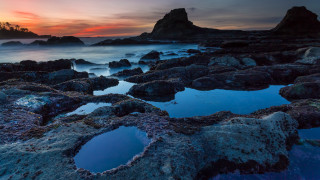 Sunset rocky beach water foreground 4 - photograph free wallpaper for desktop