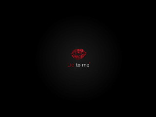 Black background red lipstick imprint - the middle of the image free wallpaper for desktop
