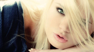 Blonde green eyes woman posing - green eye free wallpaper