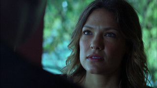 Woman looking man dark room - eve ryder free wallpaper