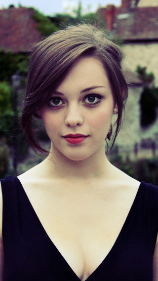 Woman red lipstick black dress 3 - a red lipstick free wallpaper for mobile