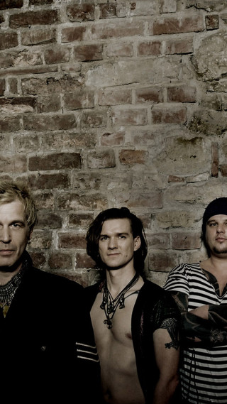 Men group brick wall clock 2 - bauhau free wallpaper for mobile