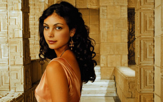 Woman pink dress room columns - egyptian art free wallpaper