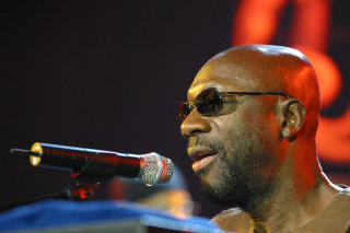 Man sunglasses singing microphone concert - bruce onobrakpeya free wallpaper