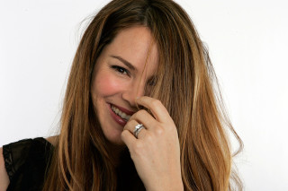 Woman smiling ring blackshirt bettina - head and shoulders portrait free wallpaper for desktop