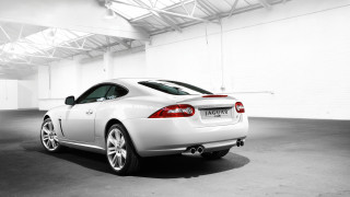 White car garage dahlov ipcar - a white door free wallpaper