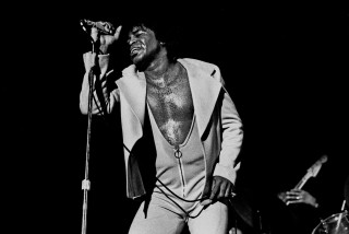 Man singing suit microphone stage - 1 9 7 0 s free wallpaper