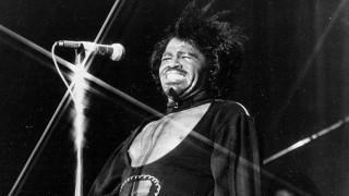 Man microphone singing 1970s funk - his hair free wallpaper