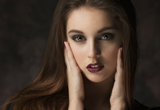 Woman longhair redlips handsonface portrait - a red lip free wallpaper