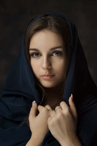 Woman black shawl posing hands - portrait photography free wallpaper for mobile