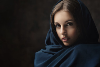 Woman blue shawl black background - she free wallpaper