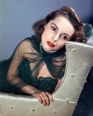 Doris blair green dress red - kodachrome free wallpaper for mobile