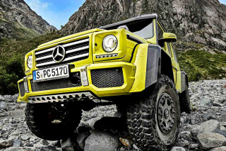 Yellow mercedes benz maximalism digital - epic free wallpaper
