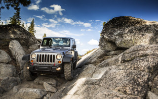 Jeep driving rocky trail woods - bill watterson free wallpaper