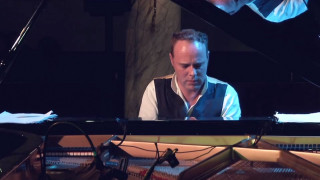 Man playing piano microphone keyboard - a man playing free wallpaper