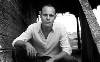 Man sitting ledged building hands - his knee free wallpaper