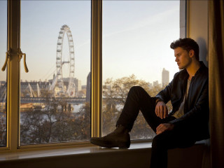 Man window city ferriswheel fashion - ben thompson free wallpaper