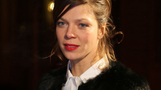 Woman red lipstick black fur - a red lipstick free wallpaper for desktop