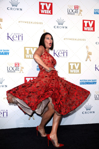 Woman red dress red carpet - a red dress free wallpaper for mobile
