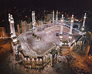 Crowd building night lights circular - a large crowd of people free wallpaper for desktop