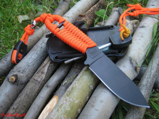 Knife logs cord holder laying - sharp free wallpaper