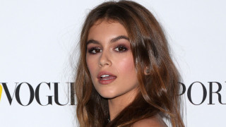 Woman long hair smoky makeup - avgust černigoj free wallpaper