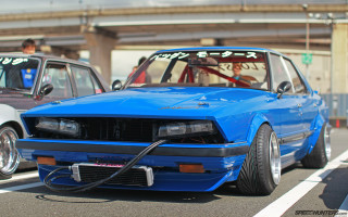 Blue car white car parking 2 - parked free wallpaper