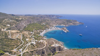 Blue ocean white village cliff - a scenic view free wallpaper